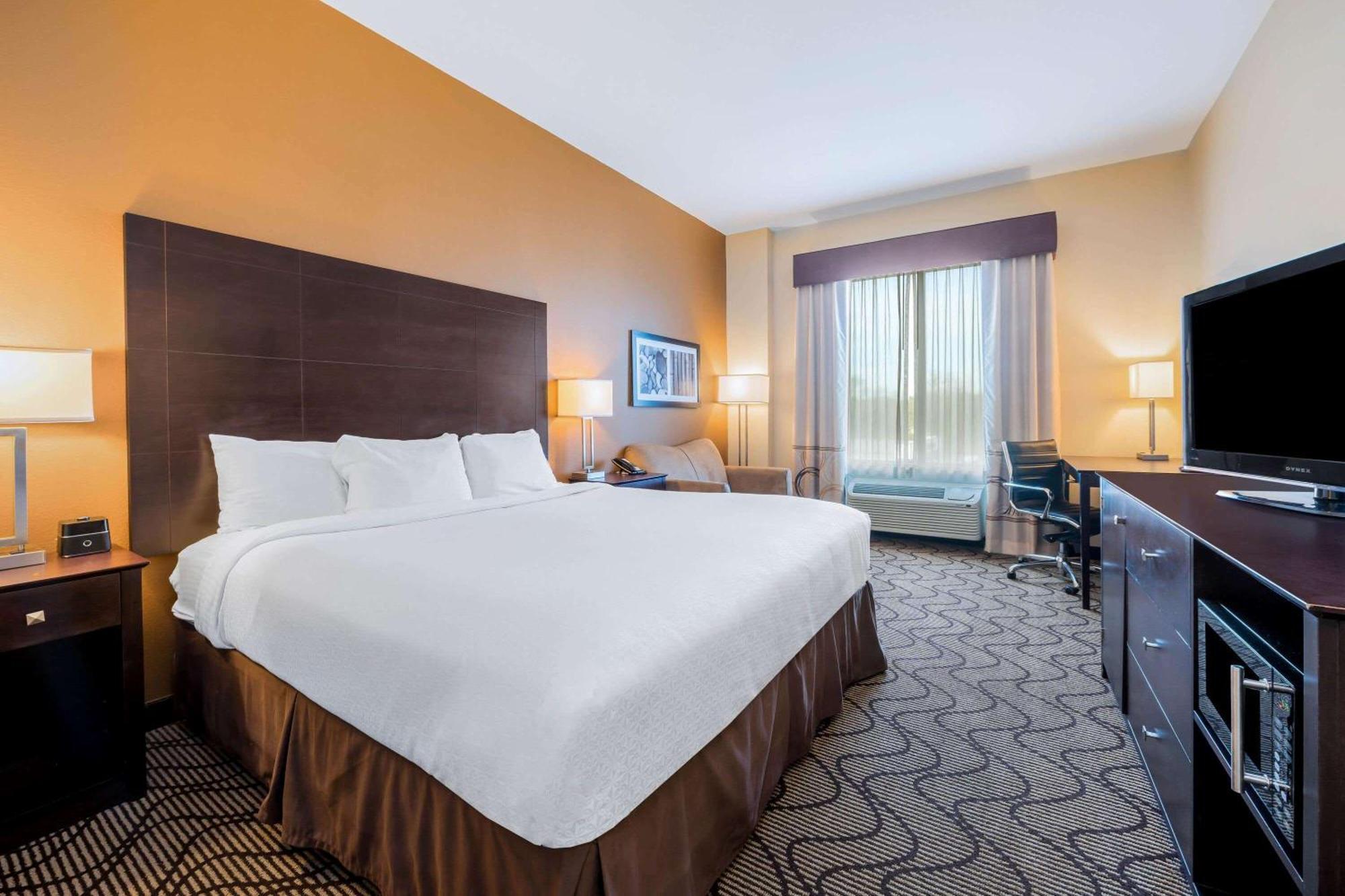 La Quinta By Wyndham Marshall Room photo